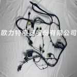 22229087 applicable to the right V42983 2.20 hinge of the cargo door of the Ford Transit truck.